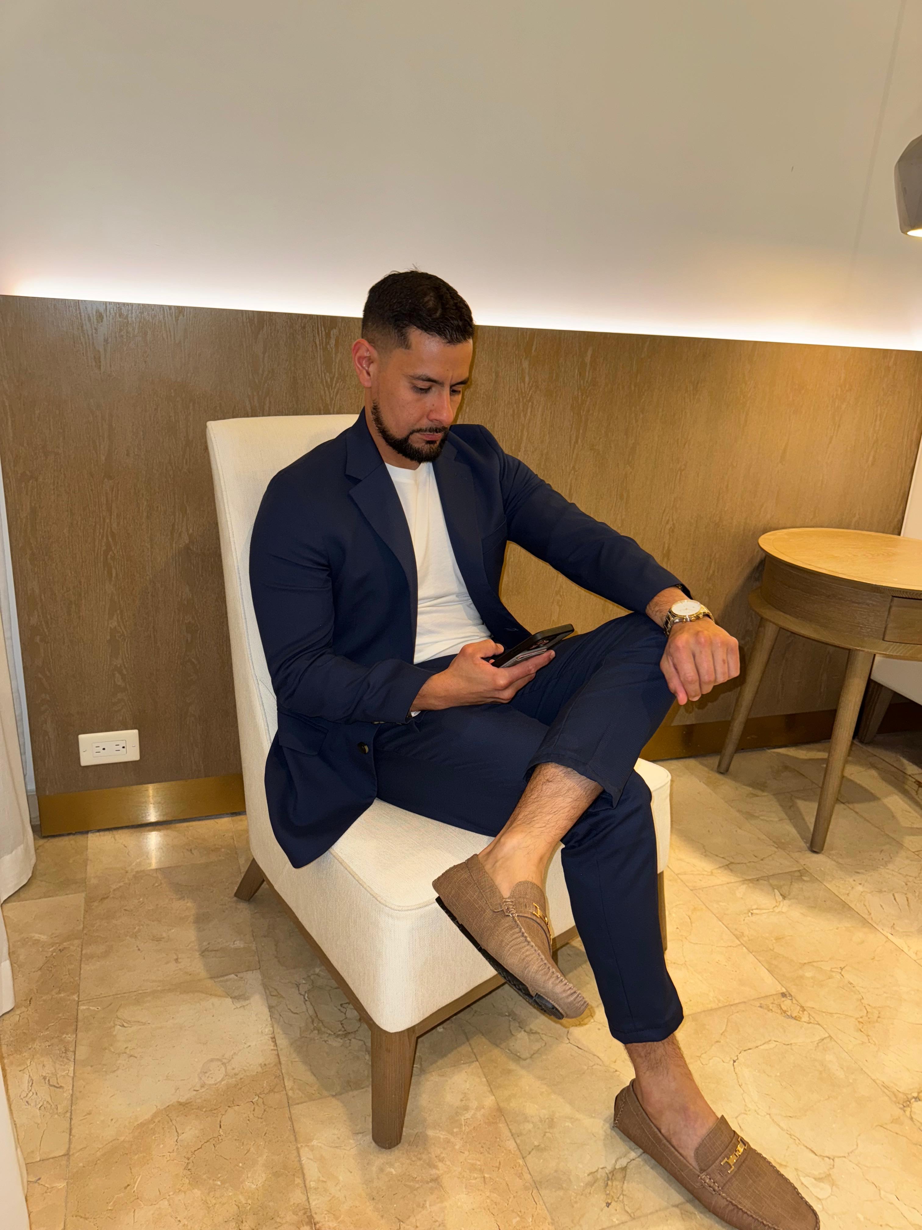 Pedro ahora — profesional